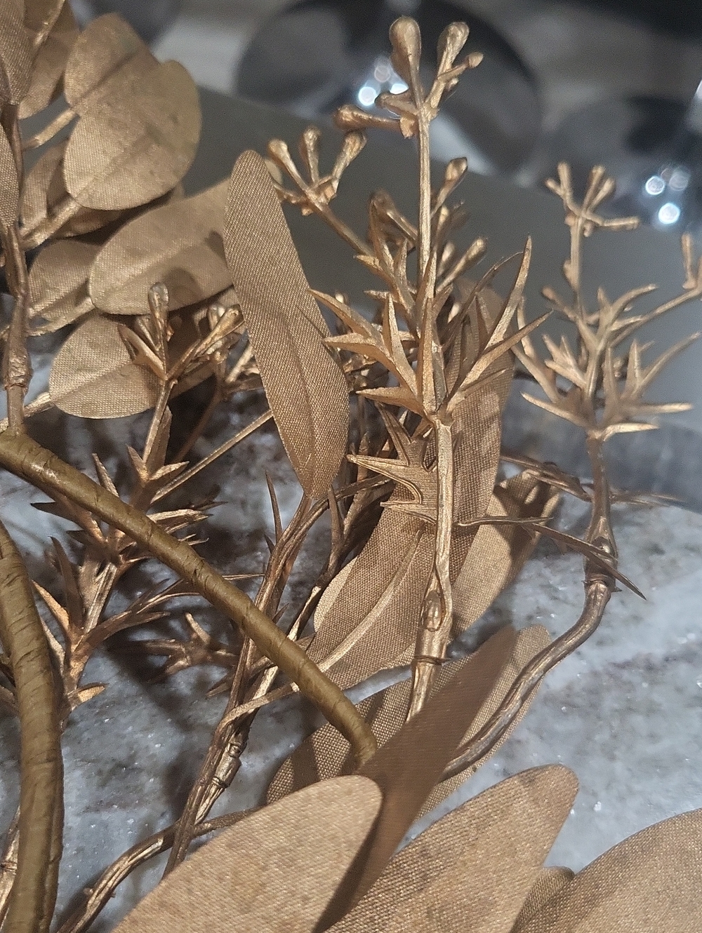 🍁 Bronze Gold Leaf Wreath with Stem Accent / Candle Ring - Picture 3 of 3